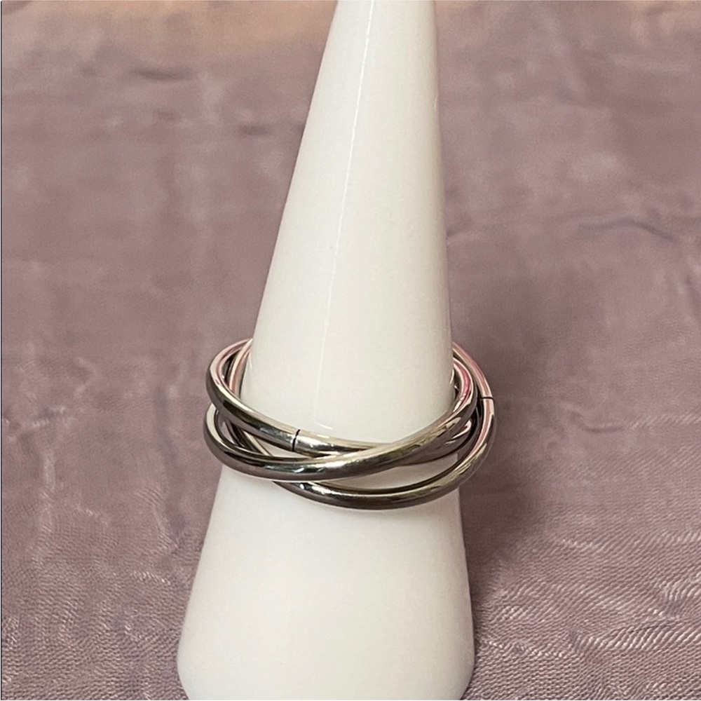 Elegant Silver-Tone Interlocking Spinning Fidget … - image 1